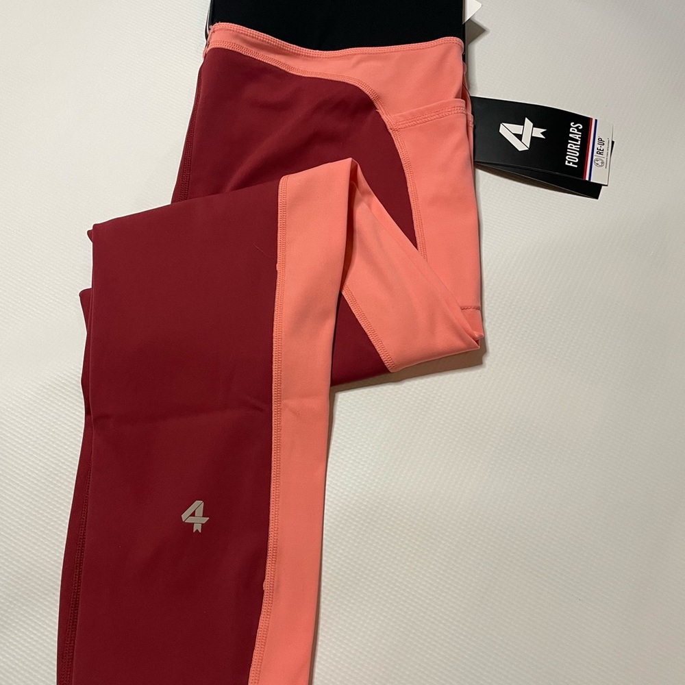 Four laps pylo leggings red velvet strawberry and black womens Large NWT